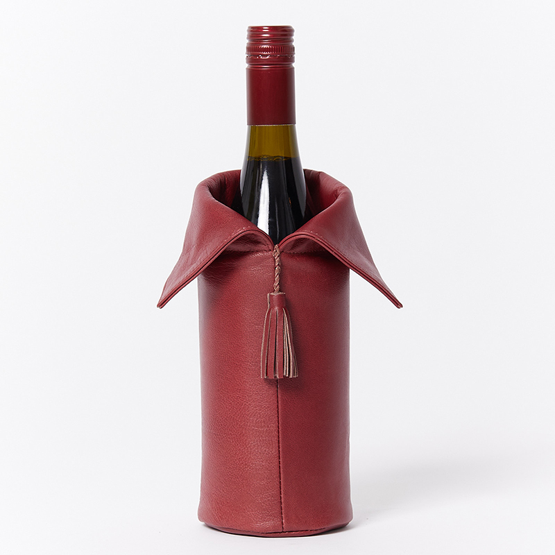 https://www.opakuma.com/wp-content/uploads/2021/04/Leather-Wine-Bottle-Cover-Claret.jpg